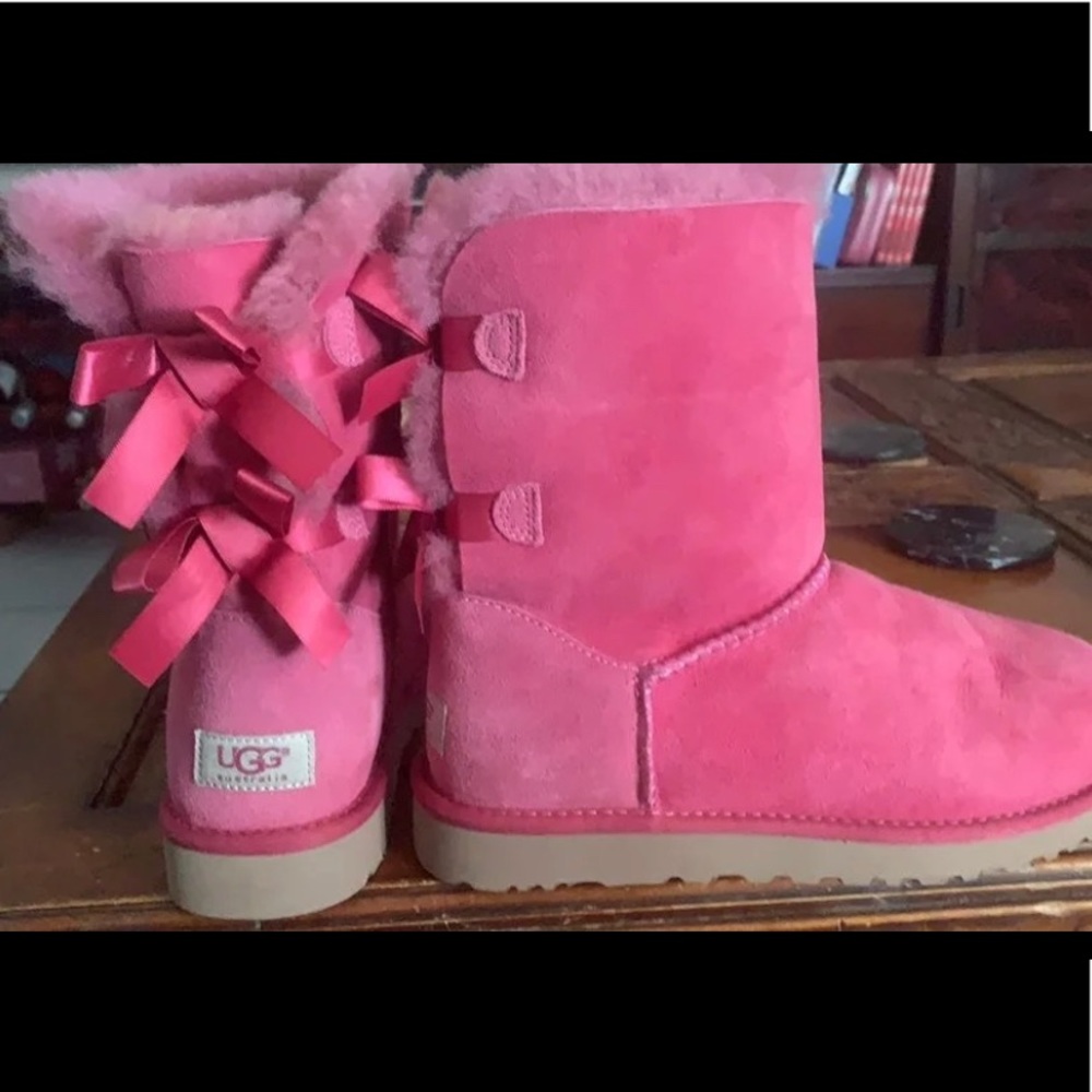 Bailey Bow Uggs NWOB